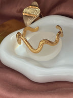 Bangle karkötő-hullámos (limited)