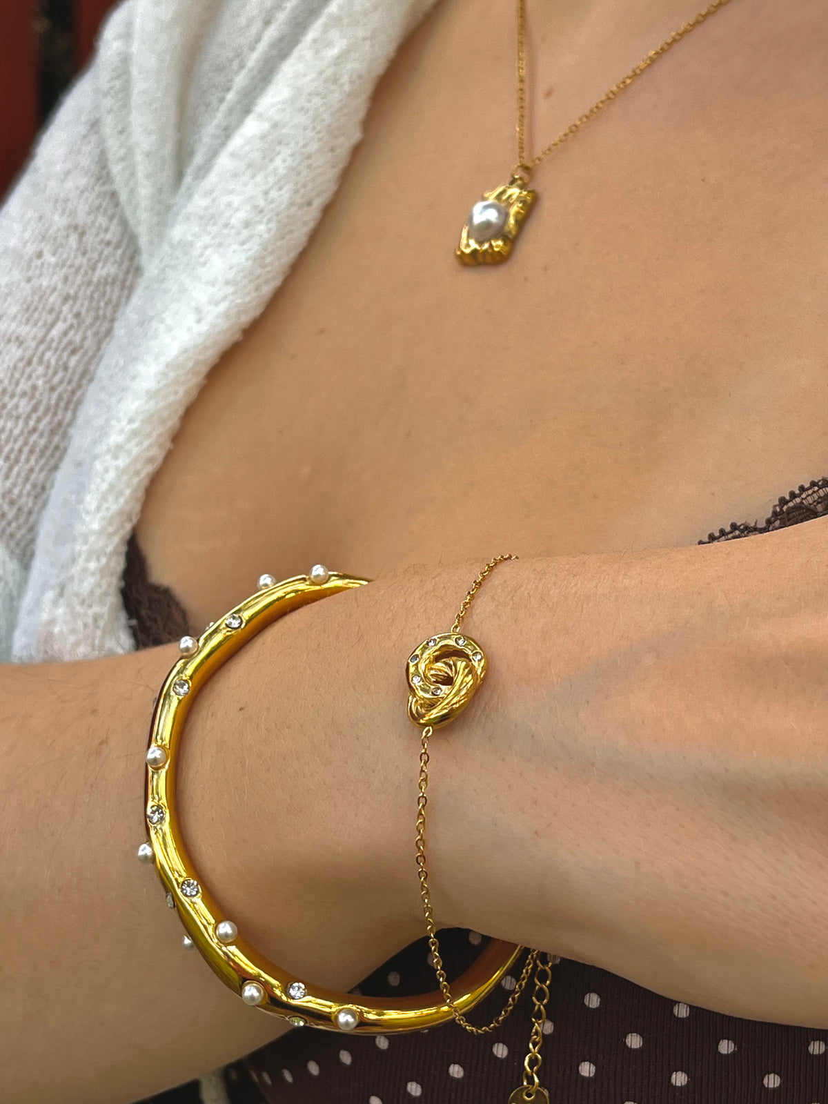 Bangle karkötő-gyöngyös, cirkónia köves (limited)