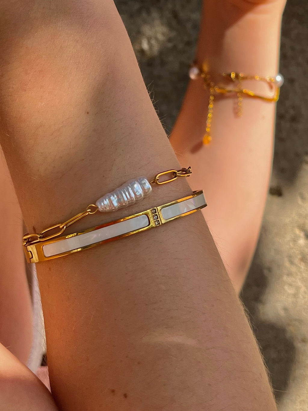 Bangle karkötő-gyöngyház berakással