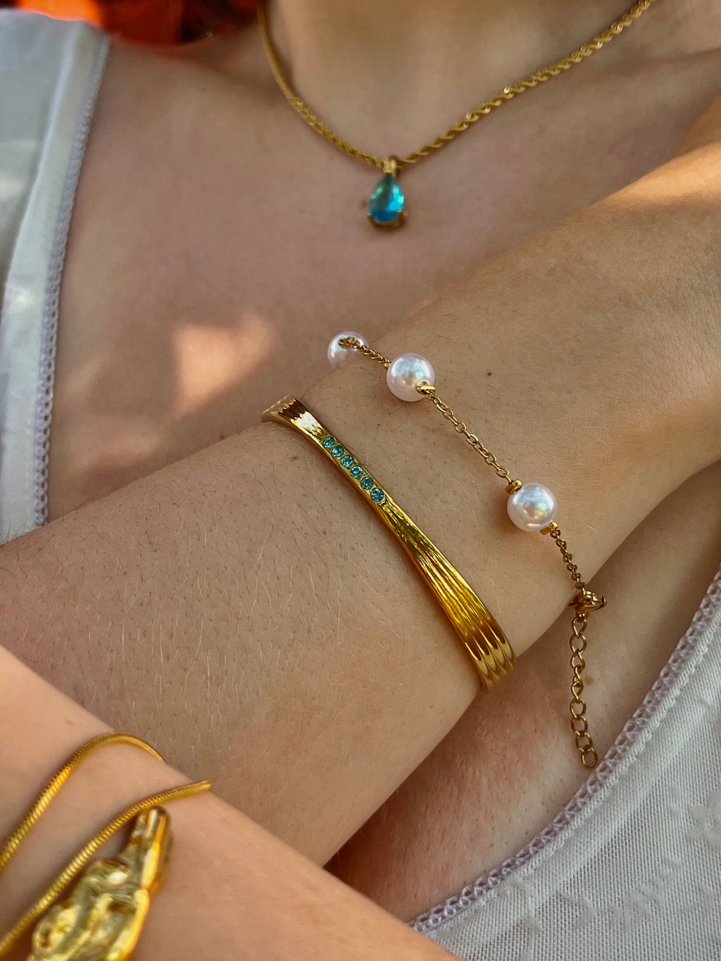 Bangle karkötő-türkiz cirkónia köves