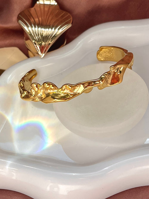 Bangle karkötő-korona formájú dizájn