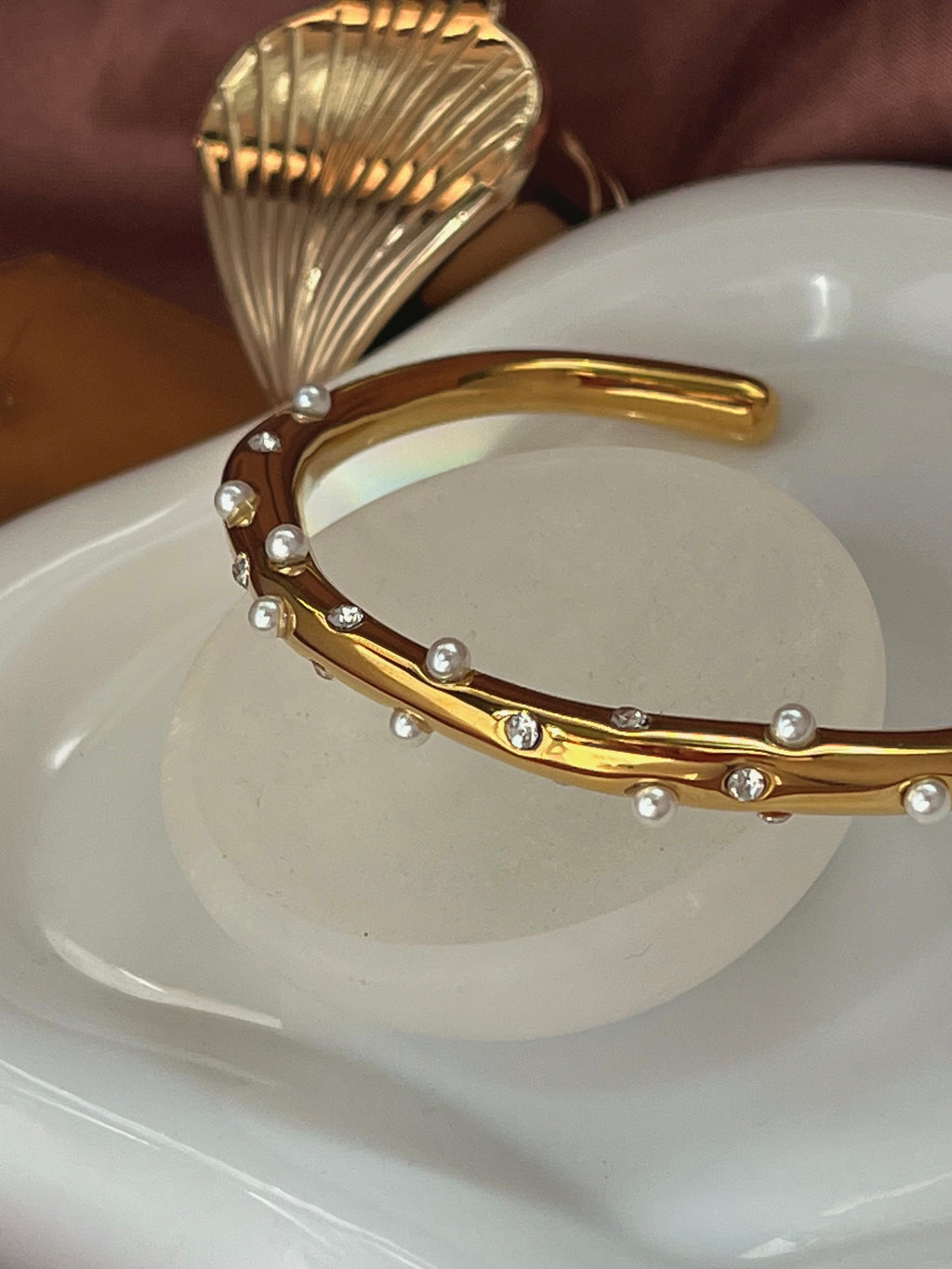 Bangle karkötő-gyöngyös, cirkónia köves (limited)